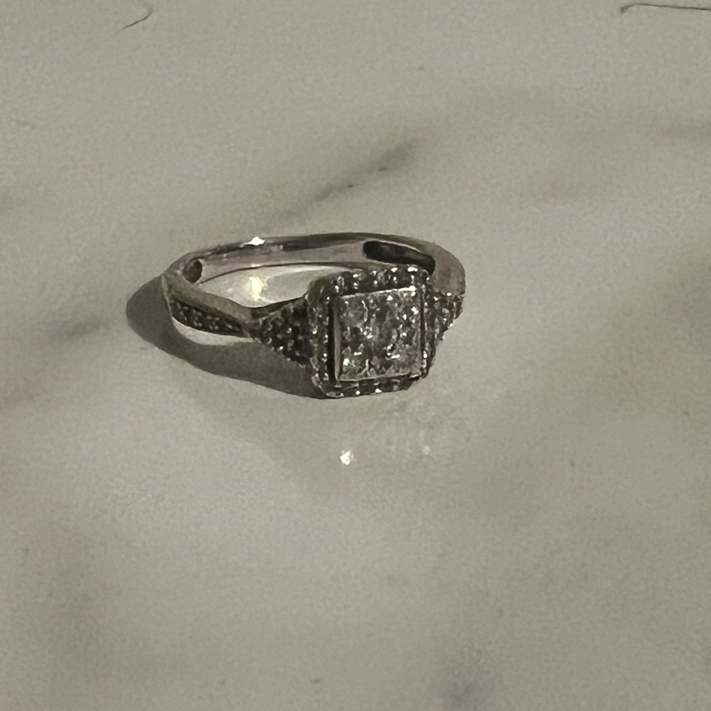 ZALES ENGAGEMENT RING 💍 - Picture 5 of 5